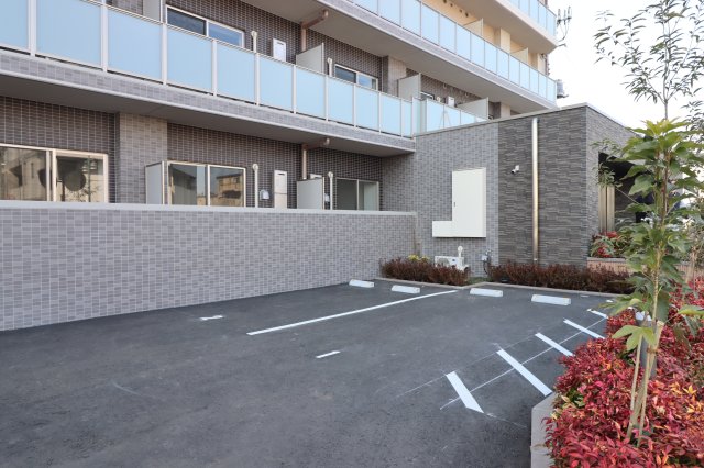 ジェノヴィア西川口Ⅱ0404号室 駐車場