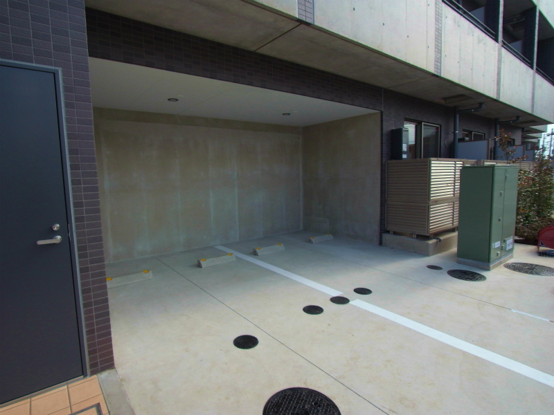 リブリ・K & W 上池台4階 駐車場