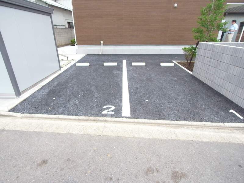 リブリ・メゾンハピネス 駐車場