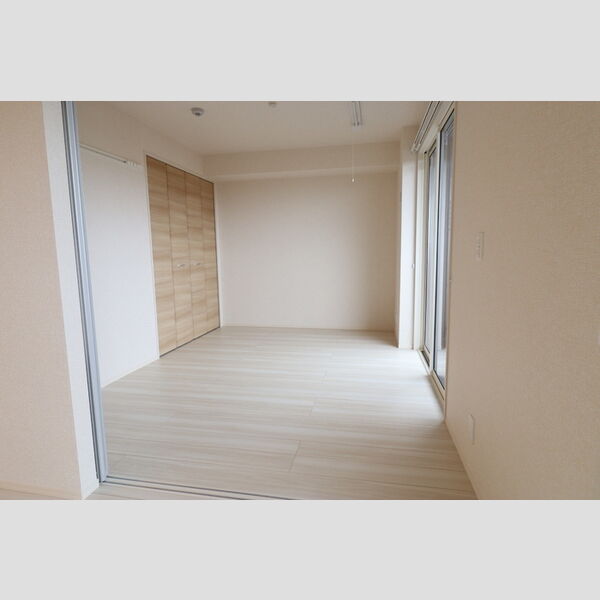 イグレット　2番館203号室 洋室