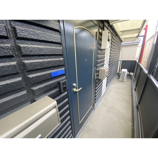 ハイライフ鶴見305号室 玄関