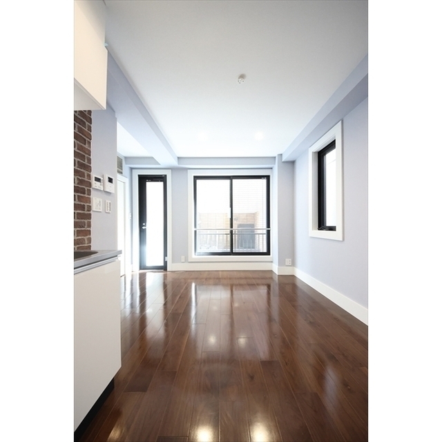 ヴィクトリアン・パレス横浜0202号室 内観