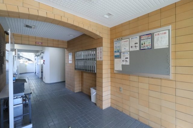 ハイタウン横浜東 エントランス