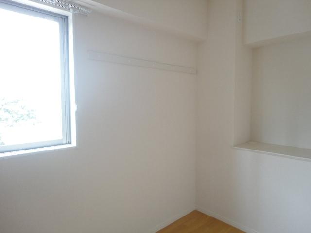 Ｒｏｍａｎｔｉｓ　Ｋａｗａｇｕｃｈｉ（ロマンティス　川口）301号室 ハンガーモール（壁掛）