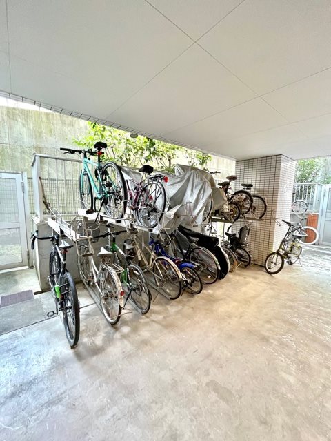 レジディア東麻布3階 駐輪場
