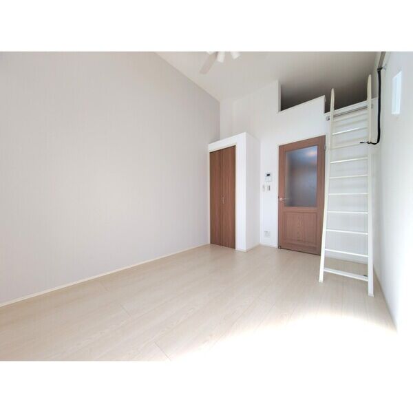 アザーレ・キュリオス横浜106号室 リビング