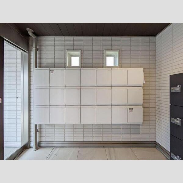 レスティングスウェル浦和107号室 集合ポスト