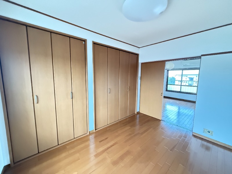 金杉台団地5階 間仕切りで仕切られてます