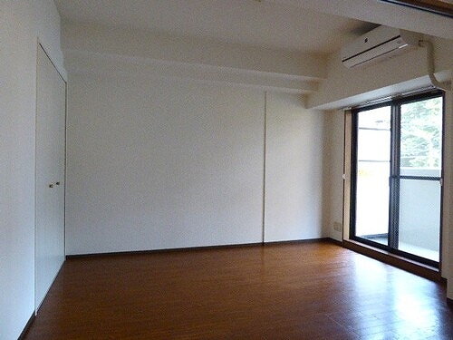 ライオンズステーションプラザ松戸2階 洋室　約6.6畳　※前回募集時2022年11月の写真