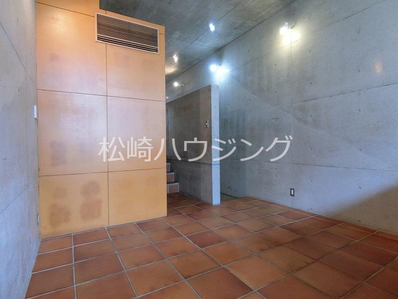 TRINITE Rouge 内観