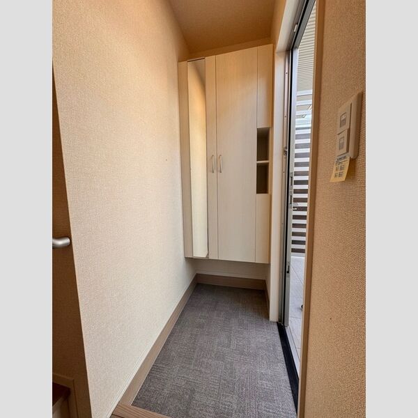 シャルマンドミール桜が岡　B202号室 玄関