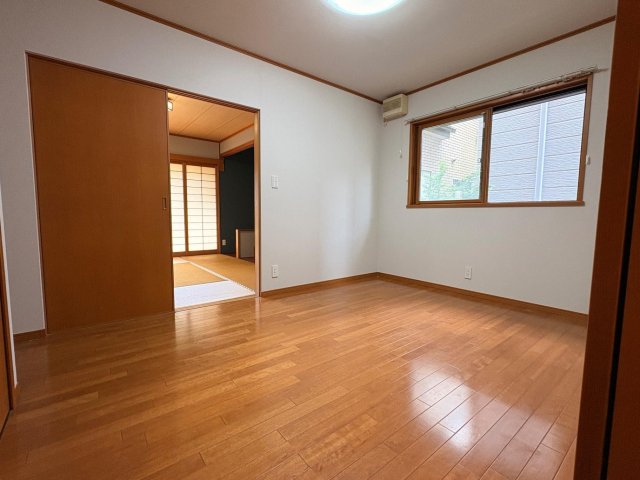 新柏テラス 家具を配置しやすいシンプルな洋室。寝室や子ども部屋にも。