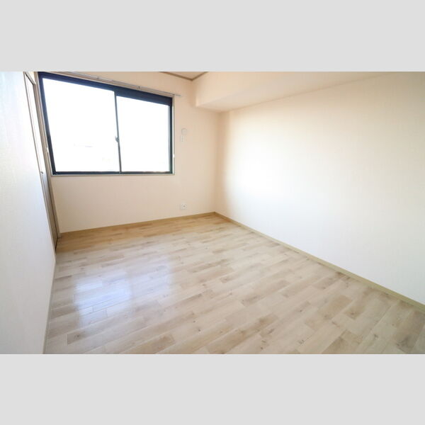 サンモール雄美202号室 洋室