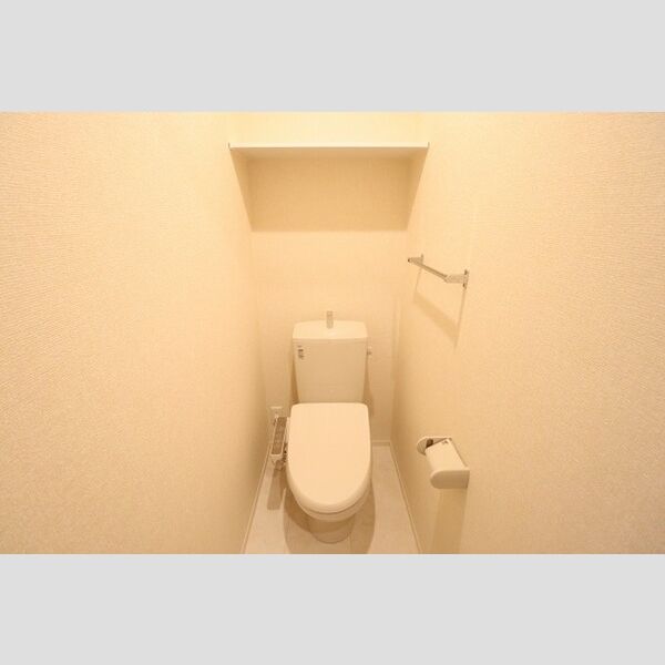 リアルコートE101号室 トイレ(温水洗浄暖房便座)