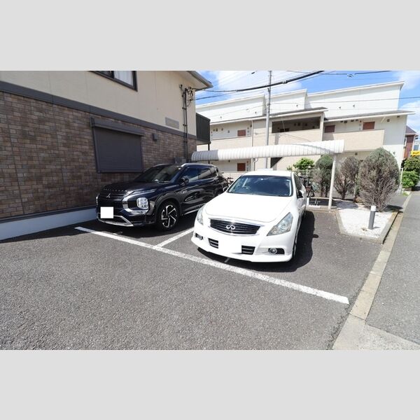 ソフィアローズ 駐車場