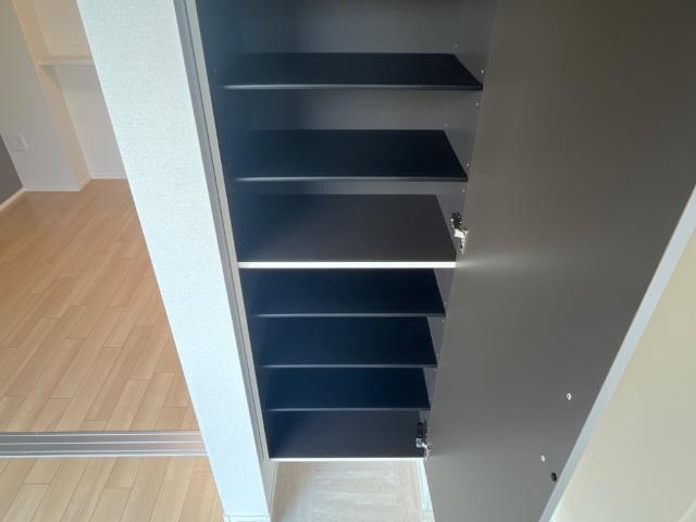 サウザンドリーフ101号室 下駄箱