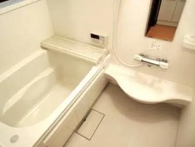 新座栄戸建て 快適な広い浴室