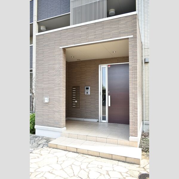 ファミーユガーデン エントランス