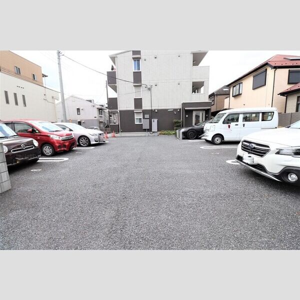 プレ・ド・ラ・ガールせんげん台 駐車場