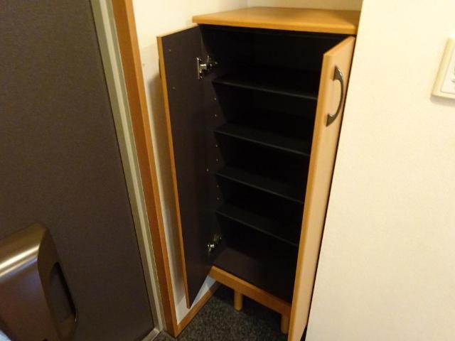 ロイヤルヒルズ宮崎台 下駄箱