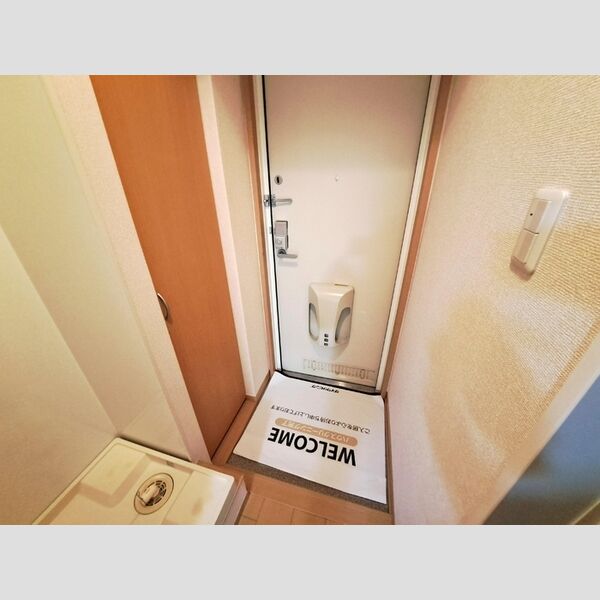 クレスト西戸部201号室 玄関