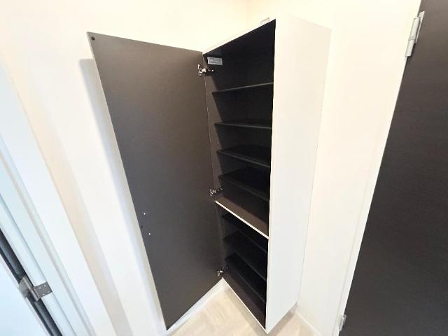 グラン　ジャルダン203号室 下駄箱