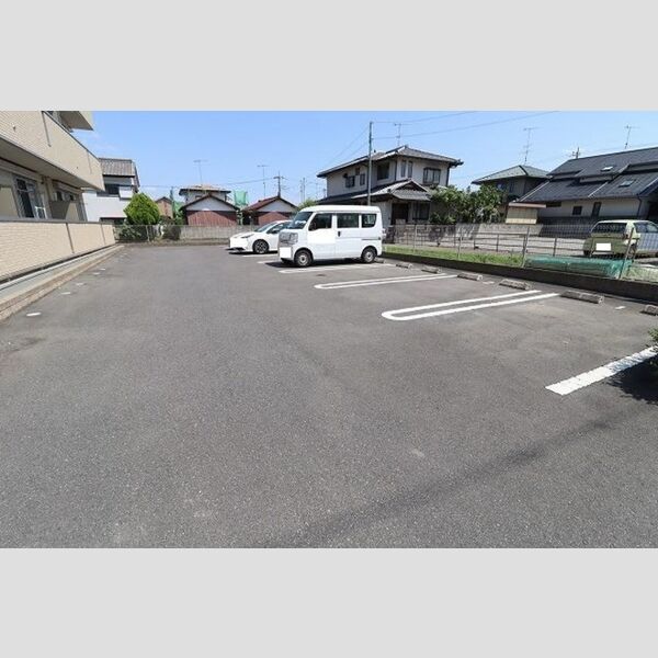 スカイコート102号室 駐車場