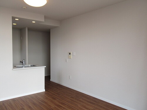 ザ・スカイクルーズタワー9階 リビングダイニング（別角度）