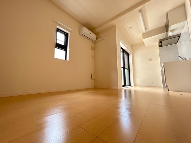 アンビシャス千葉城前 洋室