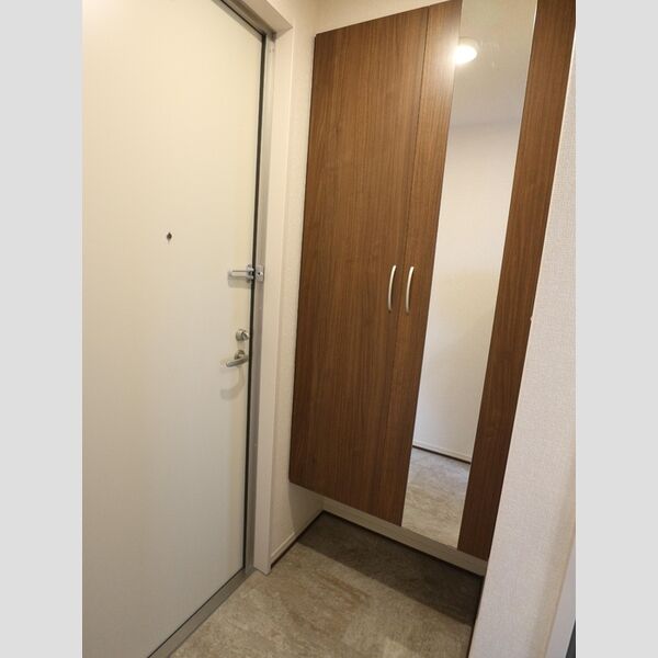 クレシェンテ301号室 玄関