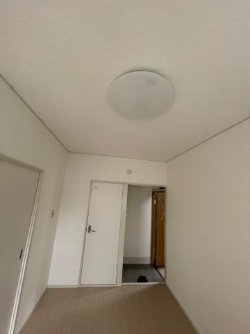 共栄ビル 明るい玄関