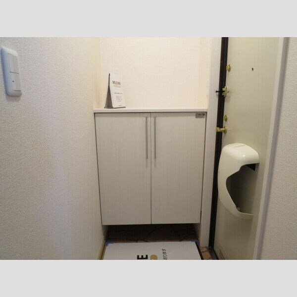 オベルジーヌ　D203号室 玄関