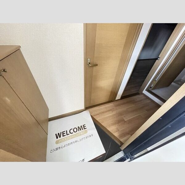 アリュール　B203号室 玄関