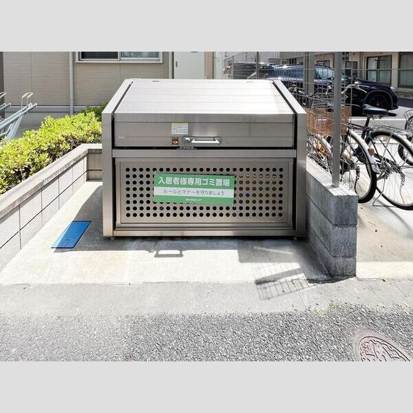 ピノ　イゾラ ゴミ置場