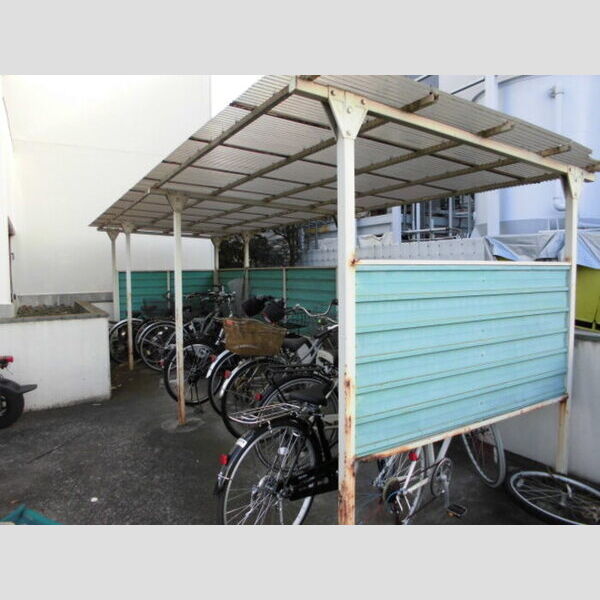 グリーンハイム桜塚 屋根付駐輪場