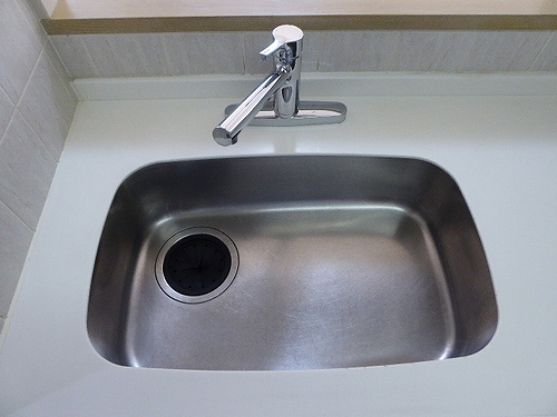 ライオンズタワー片瀬江ノ島 流し台　※2023年1月撮影