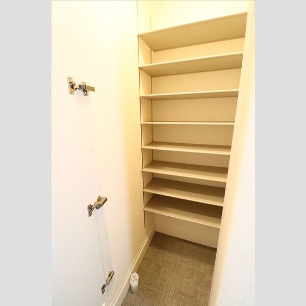 ローズ　ハーモニー102号室 シューズクローク