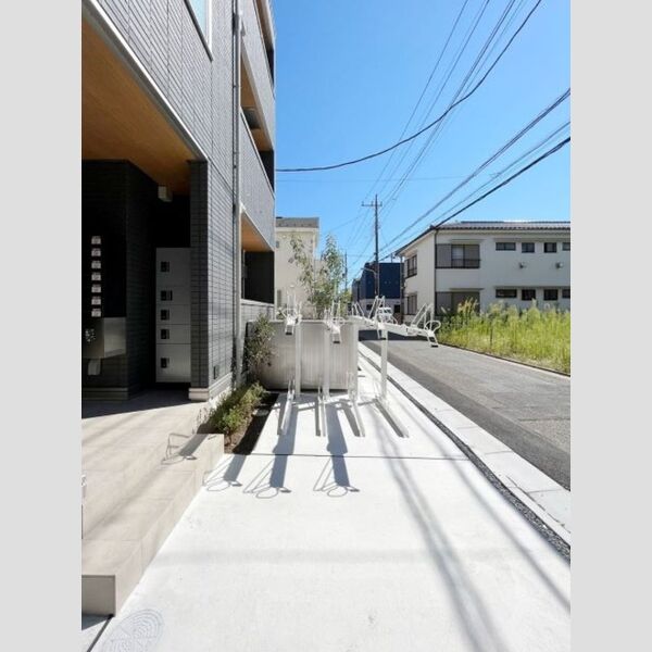 グラナーデ西瑞江105号室 駐輪場