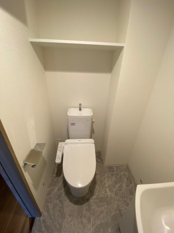 スパシエ東神奈川304号室 トイレ
