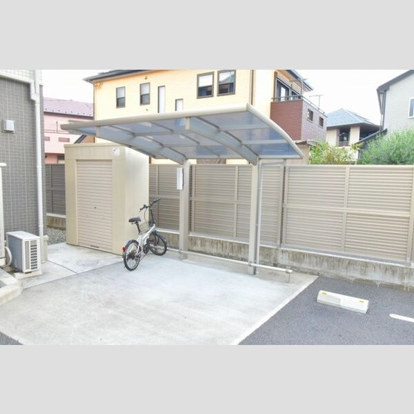 ロイヤルテラス 駐輪場