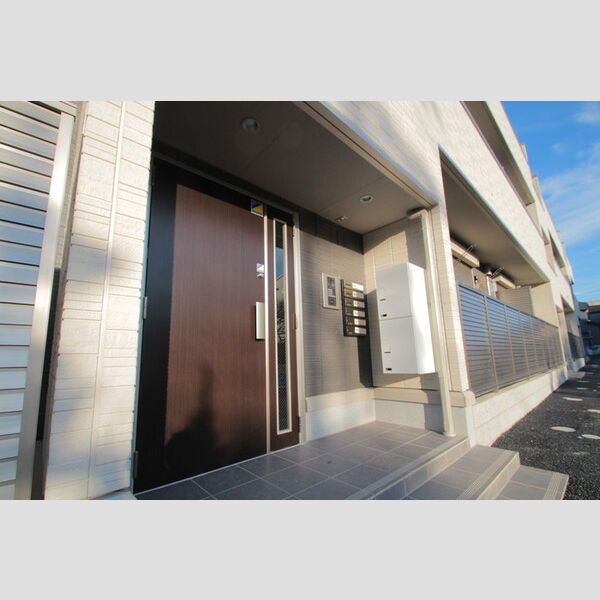 メイプルヴィレッジ206号室 エントランス