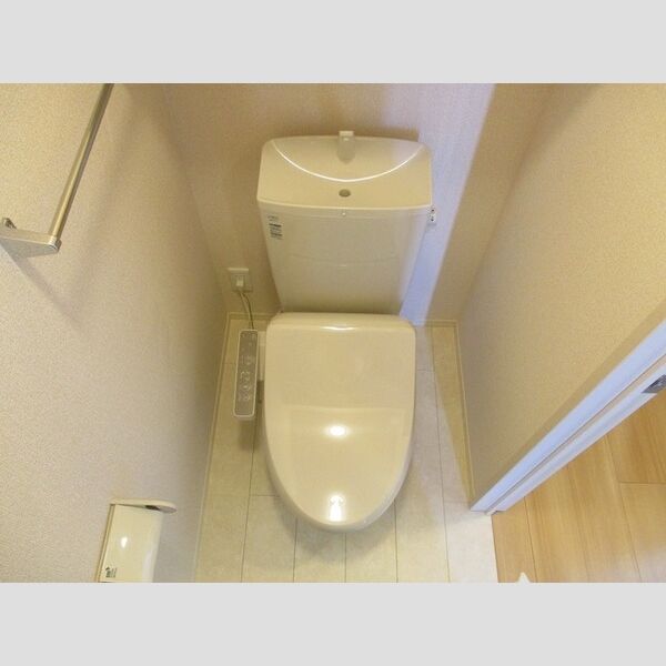 メゾンクレールE105号室 温水洗浄暖房便座