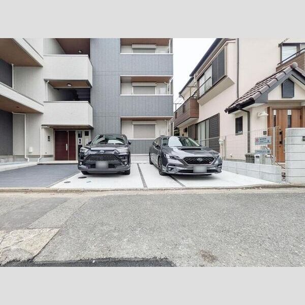 ノーブルパレス芝中田201号室 駐車場