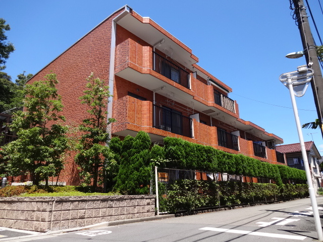 マンション雅清0202号室 東向き　レンガタイル貼の外観です