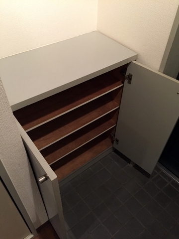 ロイヤル二俣川Ｃ棟3階 シューズボックス