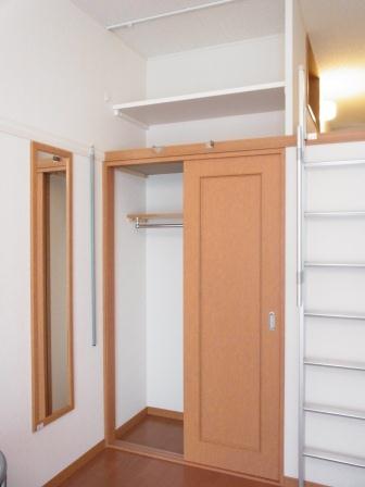 レオパレスプチベルク四番館107号室 内観