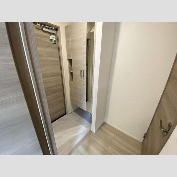 セレスティア大森西 305号室　玄関