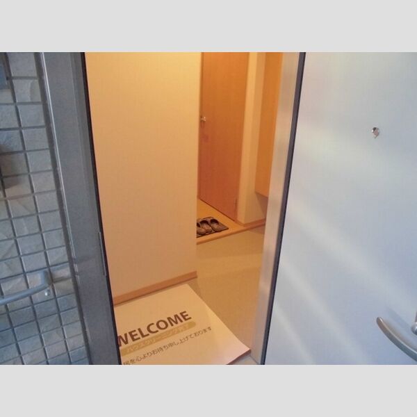 ステラカーサ203号室 玄関