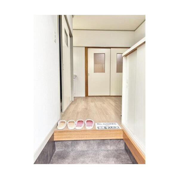ハイツ岡野102号室 玄関