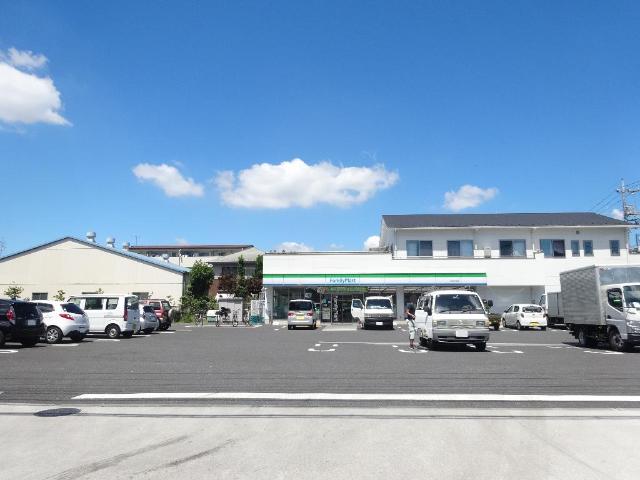 フィオーレ ファミリーマート入谷三丁目店まで140ｍ